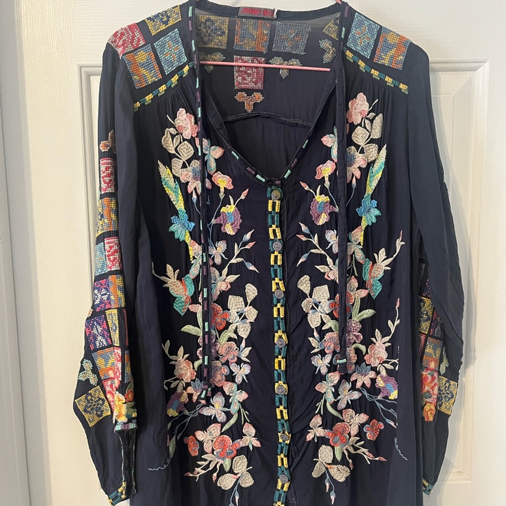 Johnny Was like new silk embroidered tunic, perfect for all seasons